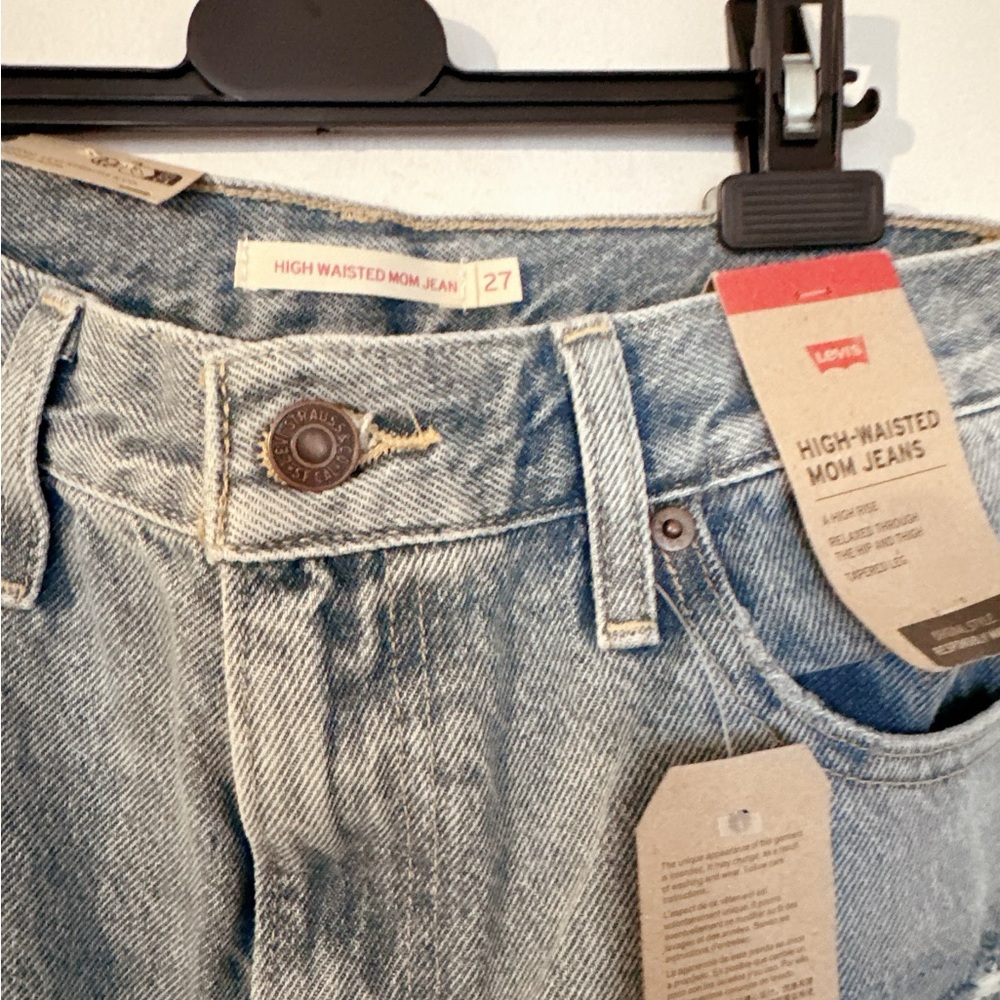 Levi’s - Picture 3 of 4